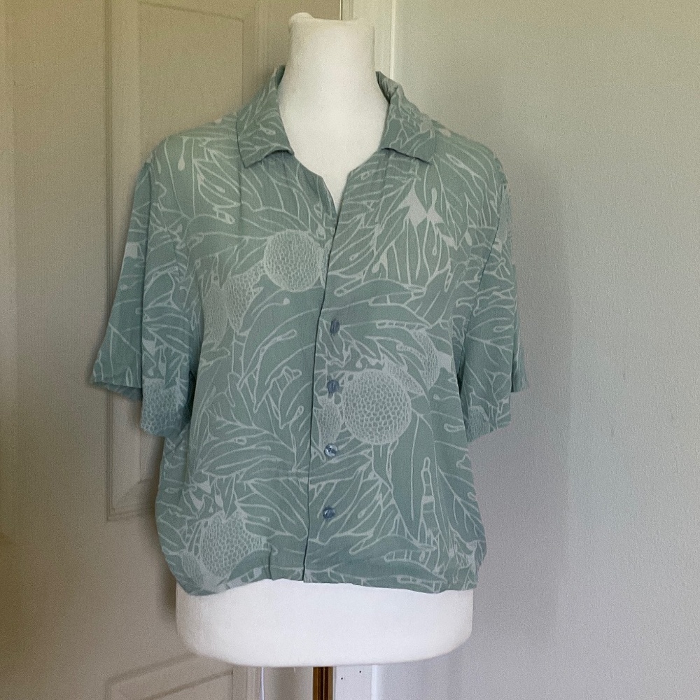 Manaola women’s collared top